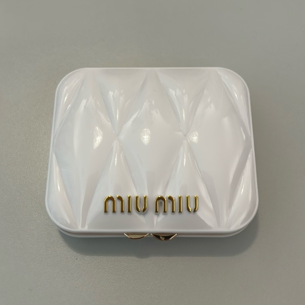 Miu Miu White and Gold Miu Miu Quilted
Compact Mirror w/box
